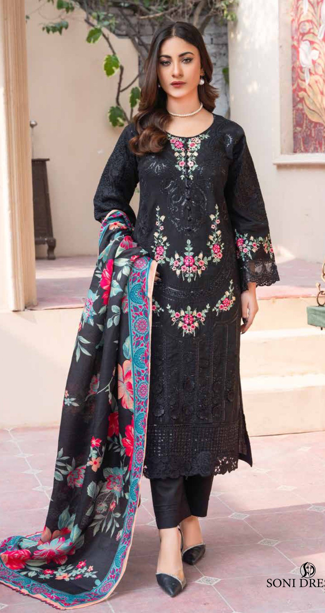 Luxury Black Floral Embroidered 3-Piece Suit, Ashi 2 D1 - Image 4