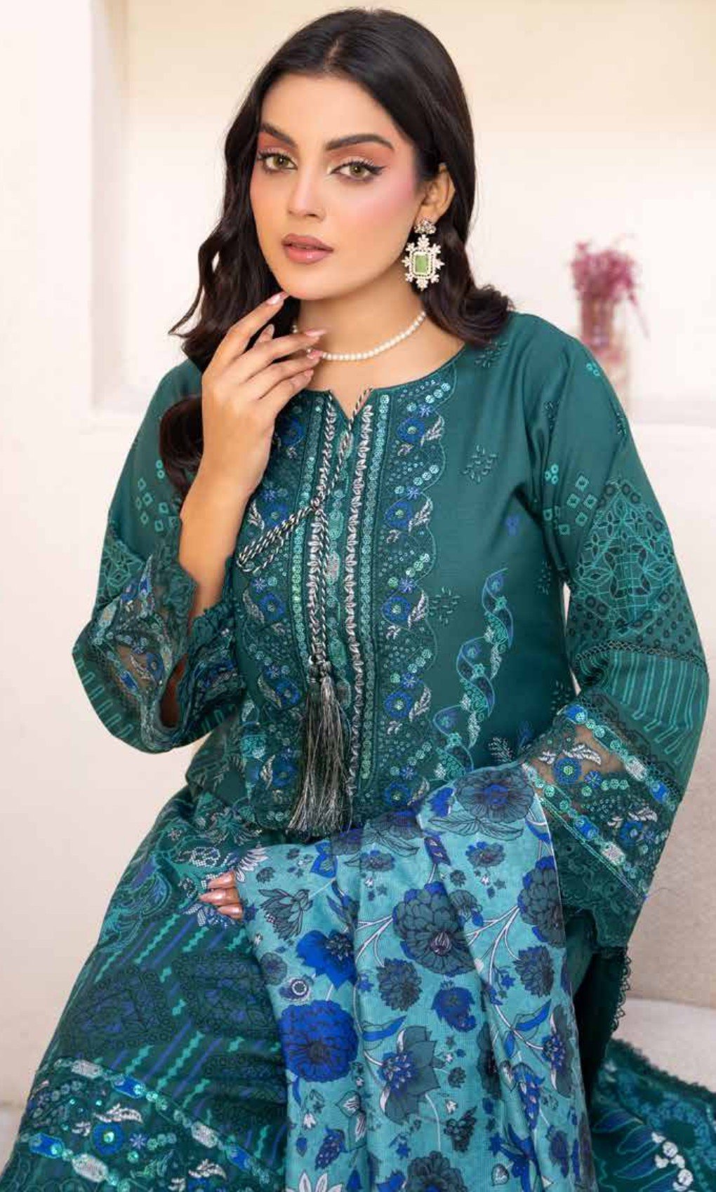Luxury Emerald Green Embroidered 3-Piece Suit with Blue Floral Dupatta, Zouq D6 - Image 4